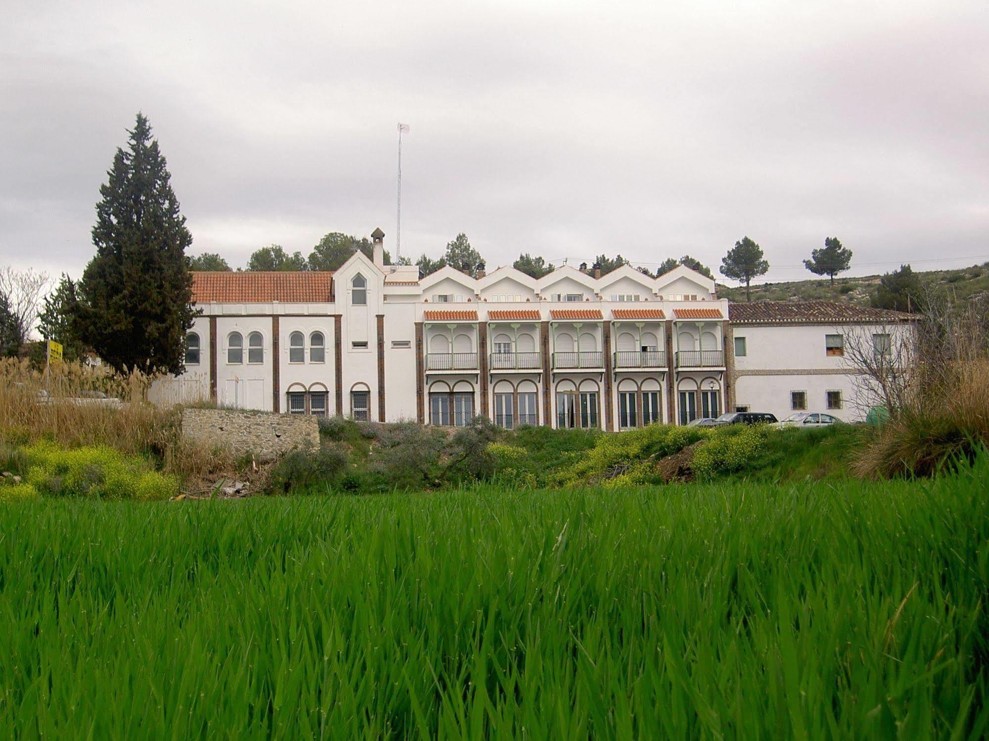 Balneario De Alicun De Las Torres Villanueva de las Torres Экстерьер фото